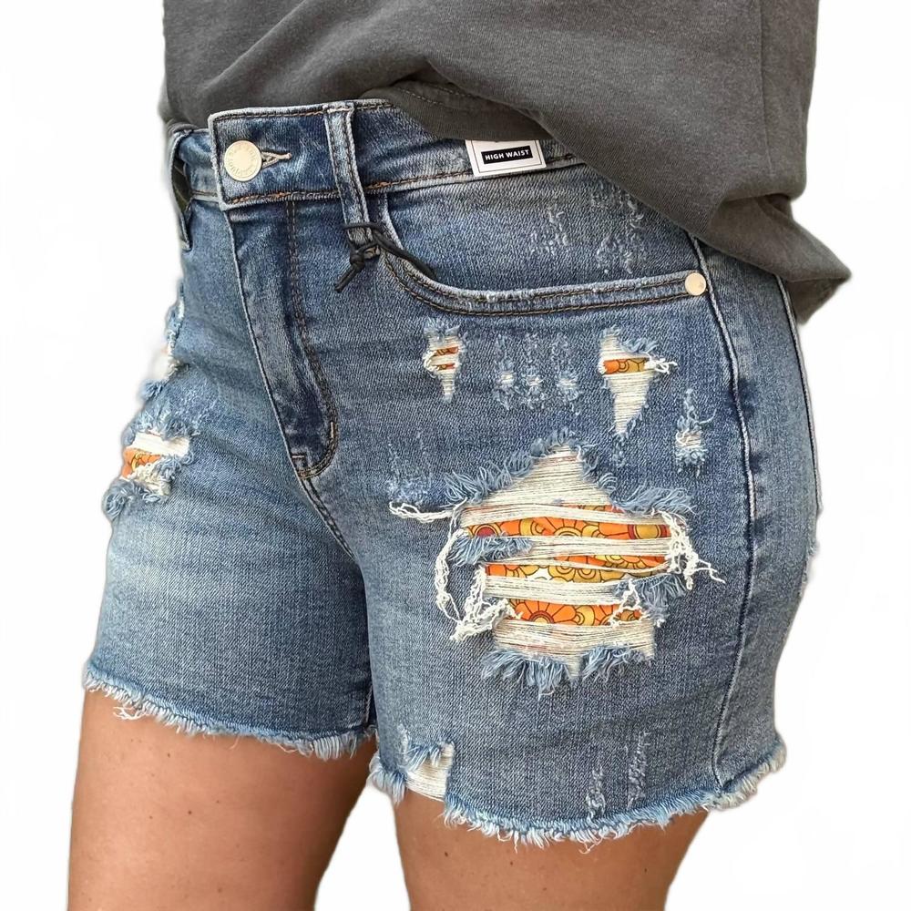 NEW JUDY BLUE high waisted printed lining denim shorts in medium wash - Picture 2 of 5